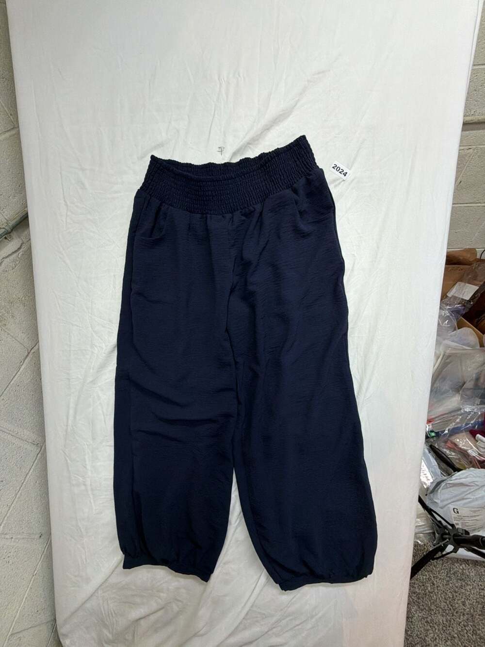 Evaless Balloon Pants Size L Navy Blue Smocked Waist Crop Casual